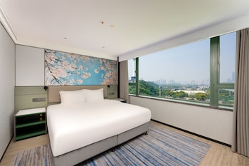Suite, 1 King Bed with Sofa bed