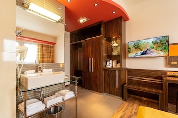 Design Double Room, City View (12th Floor)