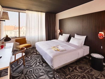Room, 1 King Bed (Large Mama)