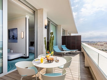 Signature Suite, 1 King Bed with Sofa bed, Terrace, Sea View