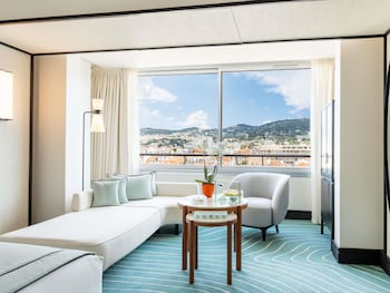 Deluxe Junior Suite with city view