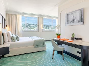 Deluxe Room, 1 Queen Bed, City View