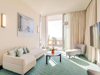 Signature Suite, 1 King Bed with Sofa bed, Terrace, Sea View