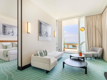 Signature Suite, 1 King Bed with Sofa bed, Terrace, Sea View