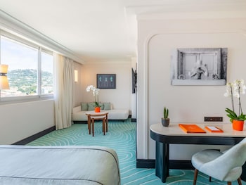 Deluxe Room, 1 Queen Bed, City View
