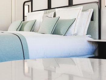 Deluxe Room, 1 Queen Bed, City View