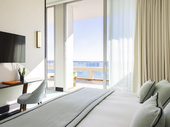 Signature Suite, 1 King Bed with Sofa bed, Terrace, Sea View