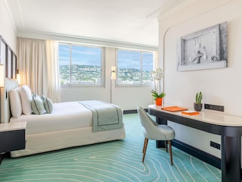 Deluxe Room, 1 Queen Bed, City View
