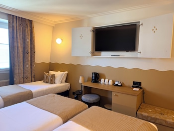 Room, Connecting Rooms (5 Pax)