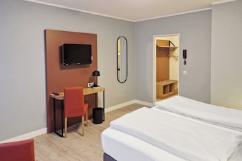 Standard Room, 1 Queen Bed