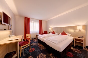 Family Room, 3 Twin Beds