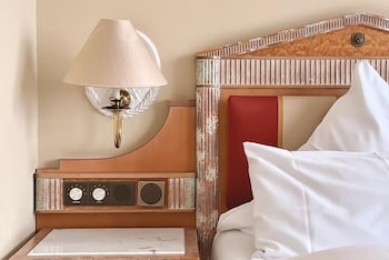 Standard Single Room, 1 Queen Bed
