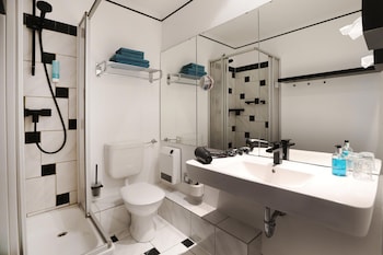 Comfort Room, 1 Double Bed, Balcony (Shower Only)