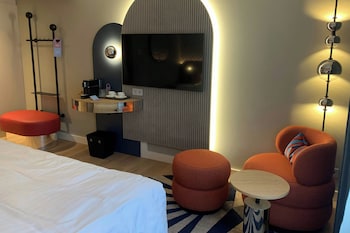 Deluxe Room, 1 King Bed