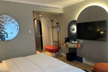 Room, 1 King Bed, Courtyard View
