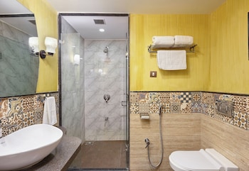 Deluxe room Twin or Large City view