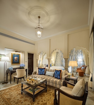 Palace Room, Room