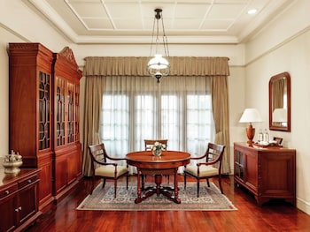 Majapahit Legendary Suite King Bed