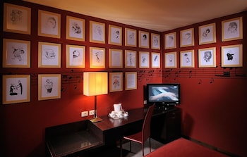 ARTSY room