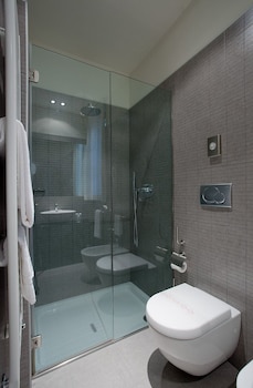 Standard Double Room Single Use (Small)