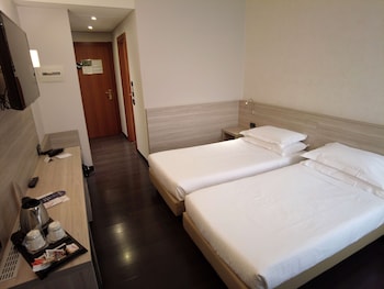 Family Room, Multiple Beds, Connecting Rooms (with Extra Bed)