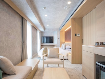 Deluxe Queen Double Room with City View Non Smoking