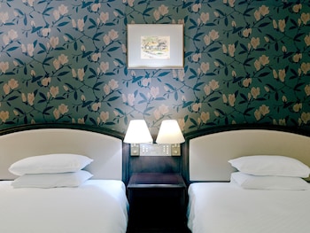 Superior Twin Room with Castle View Non Smoking