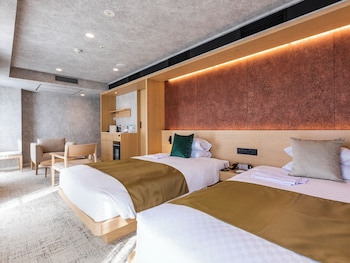 Deluxe King Twin Room with City View Non Smoking