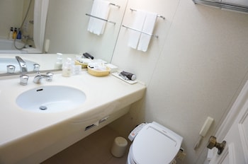 [Non-Smoking] Deluxe Twin Room with Extra Bed (For 3 People)