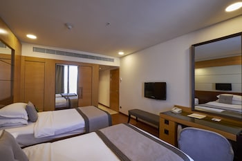 Classic Room Resort View King Bed