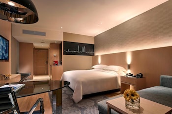 Club Room, 1 King Bed with Sofa bed