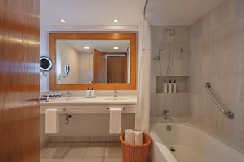 Classic Room, 1 King Bed, Club Lounge Access