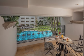 Premium Room, 1 King Bed, Club Lounge Access