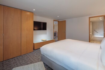 Junior Suite, 1 King Bed (Dining Area)