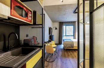 Studio, 1 King Bed (Kaan)