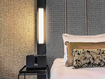 Deluxe Room, 1 King Bed