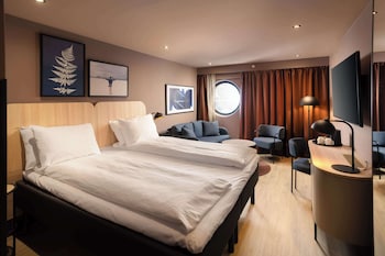 Standard Room, 1 King Bed