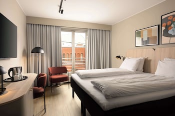 Standard Room, 1 King Bed
