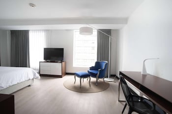 Studio Suite, 1 King Bed, Non Smoking