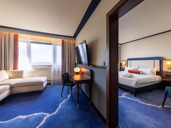Executive Suite, 1 Queen Bed, Sea View