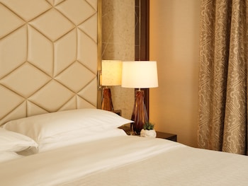 Deluxe Room, 1 King Bed