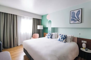 Suite, 1 King Bed with Sofa bed