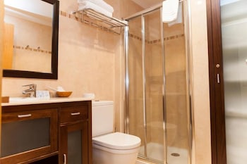Studio (2 Adults + 1 Child)