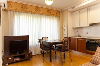 Studio (2 Adults + 1 Child)