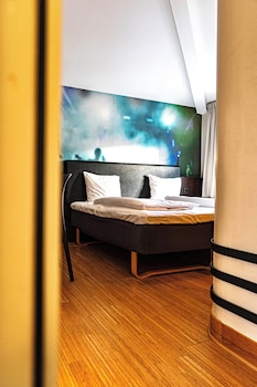 Room (Compact Double)