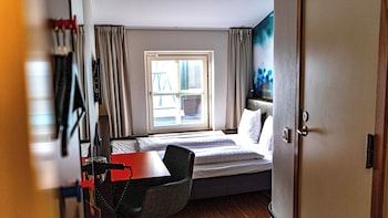 Room (Compact Double)