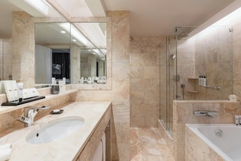 Deluxe Room (King)