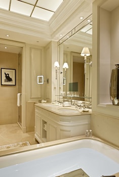 Junior Suite, 1 King Bed (Leman)