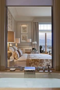 Superior Room, Lake View