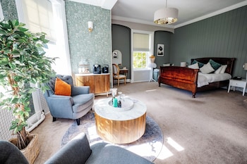 Heritage Manor Suite